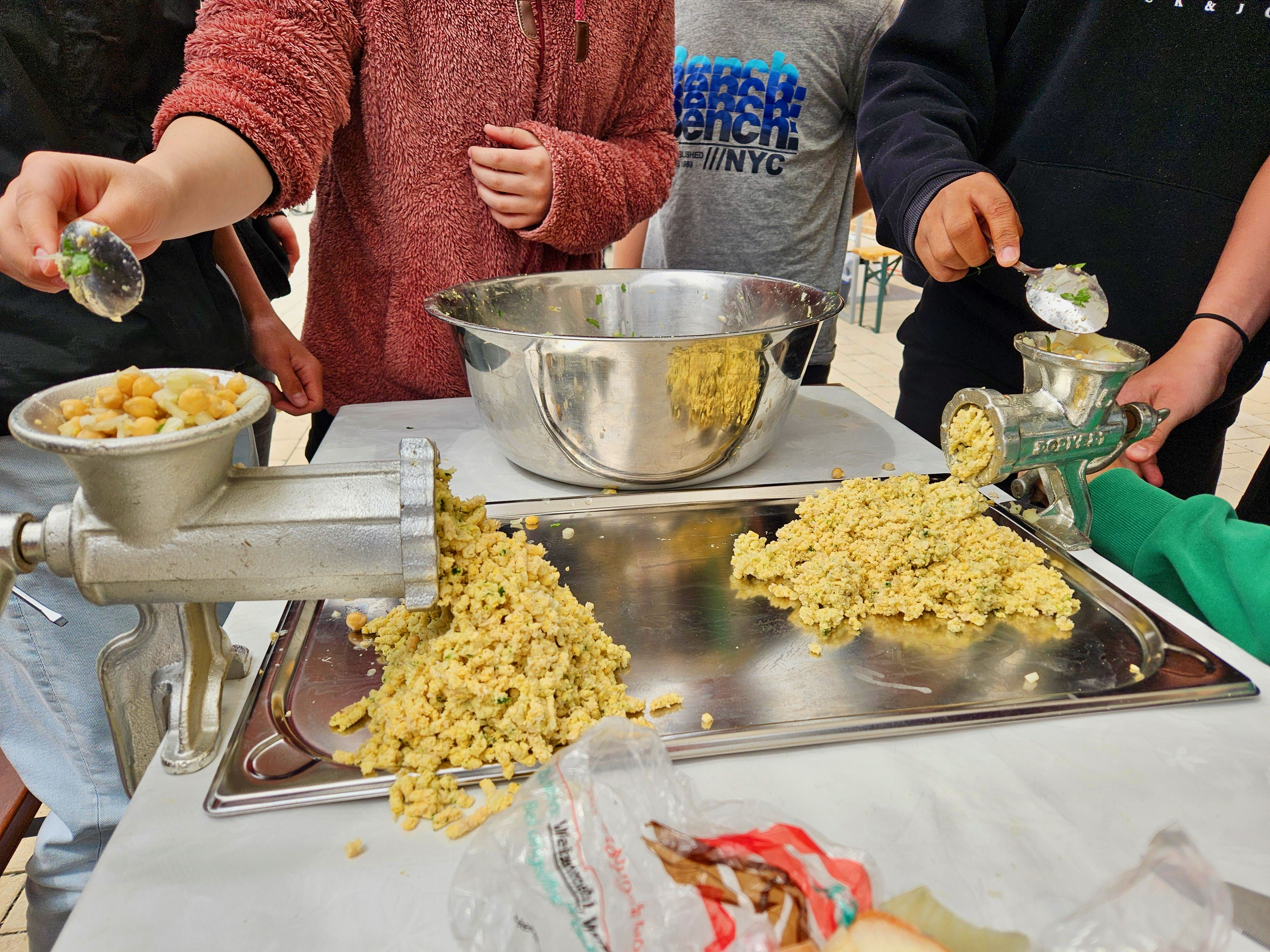 Rund um die Kichererbse: Projekt "Midnimo - Kochen verbindet!"